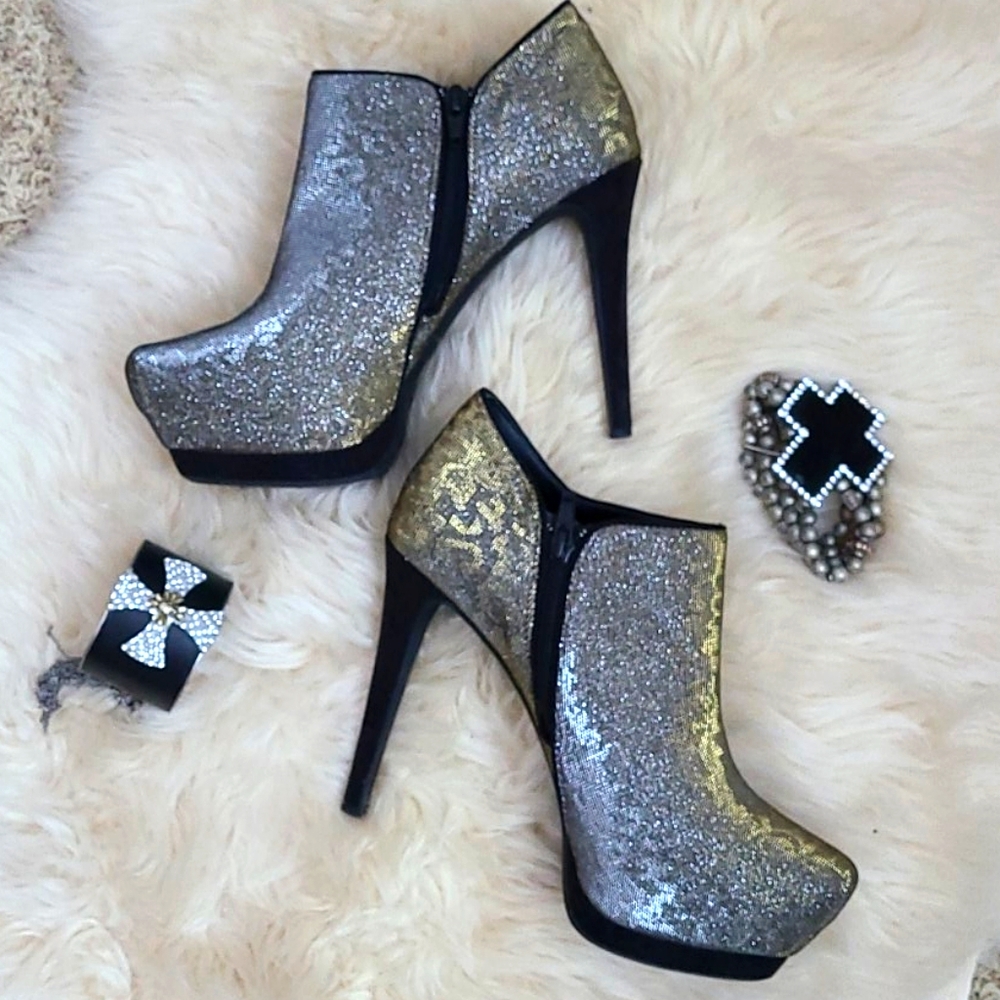 Gianni Bini silver booties